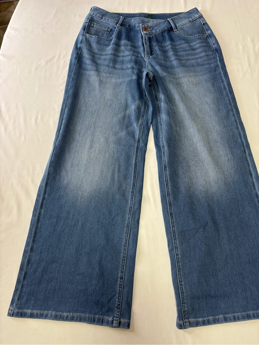 HALARA Women's Wide-Leg Jeans in Medium Blue Wash